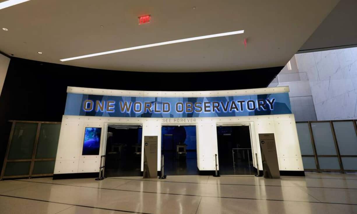 Schon die Liftfahrt zum Besucherdeck ist eine Attraktion: Für die Fahrt in den 102. Stock braucht der auch mit Schweizer Technik ausgestattete Lift ganze 47 Sekunden.