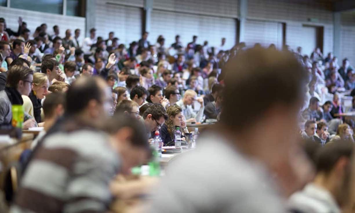 1993 absolvierte Martullo-Blocher an der HSG St. Gallen ihr Studium der Betriebswirtschaft.