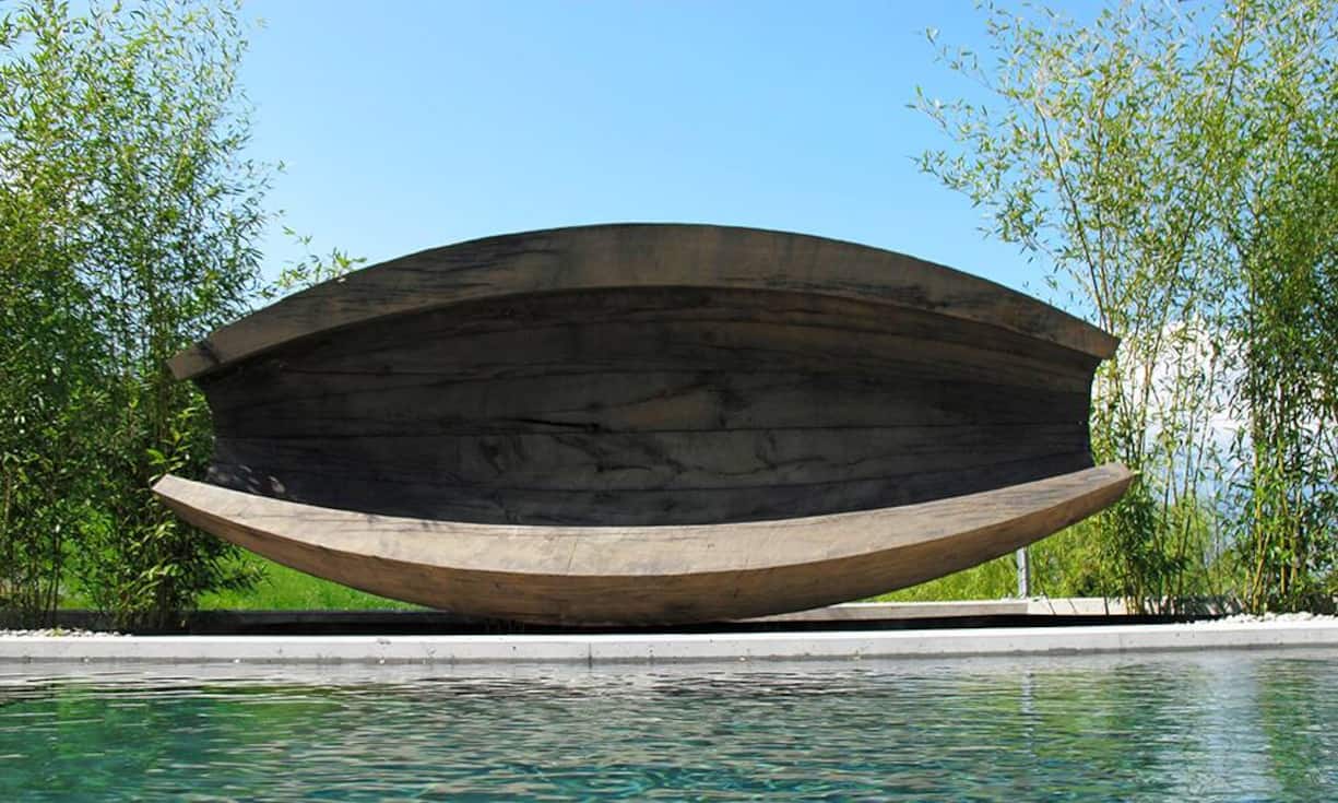 Die Gartenausstellung Giardina gibt vom 15. bis 19. März Tipps und Anregungen für den stilvollen Garten. Ein Überblick über neue Accessoires:Aus riesigen Baumstämmen fräst Thomas Rösler vom einfachen Holztisch bis zur organisch geformten Liegehöhle schöne und nützliche Objekte. (Halle 2, Stand H15)