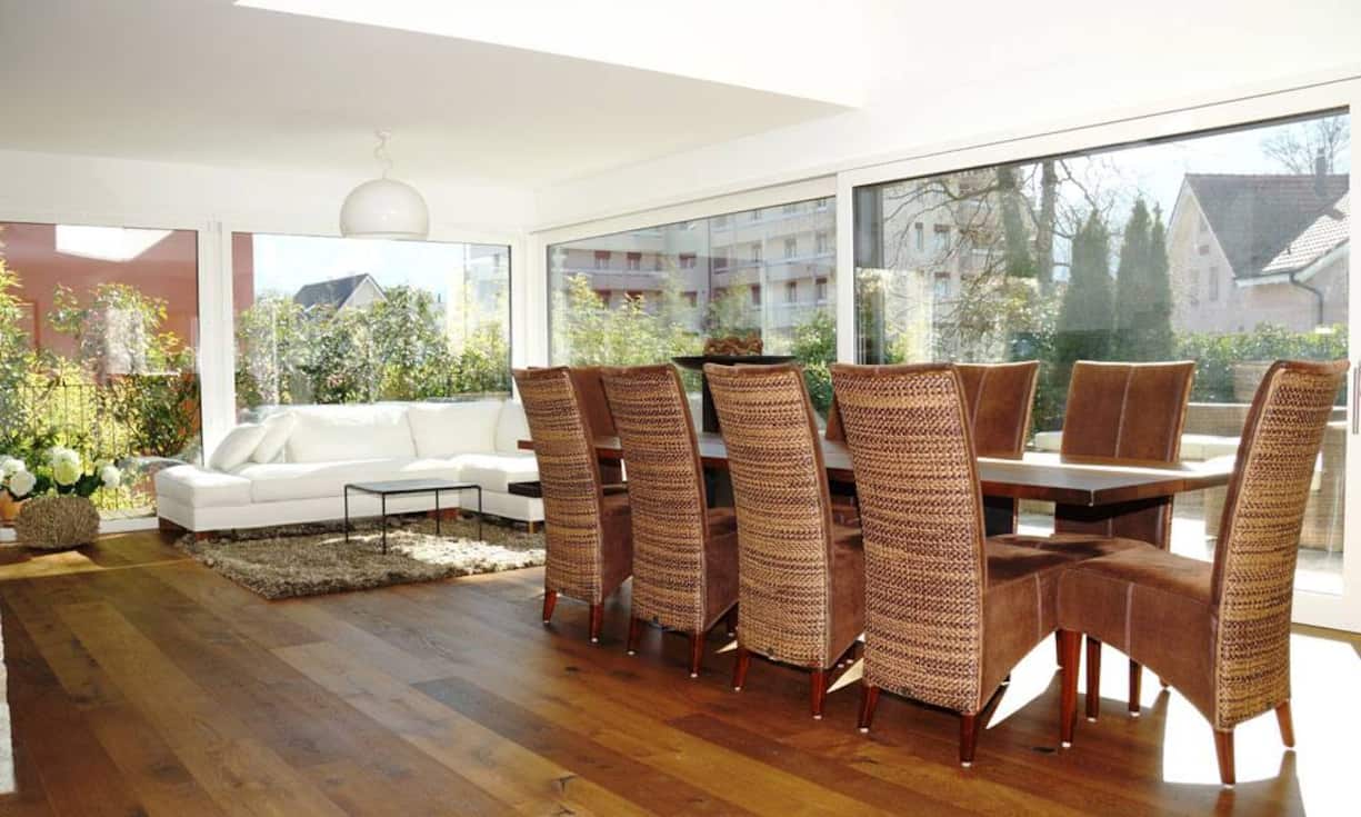 Aus jedem Zimmer sieht man den Luzerner Hausberg Pilatus. Das Raumkonzept besteht aus einem offenen Wohn-/Essbereich mit hochwertiger Küche...