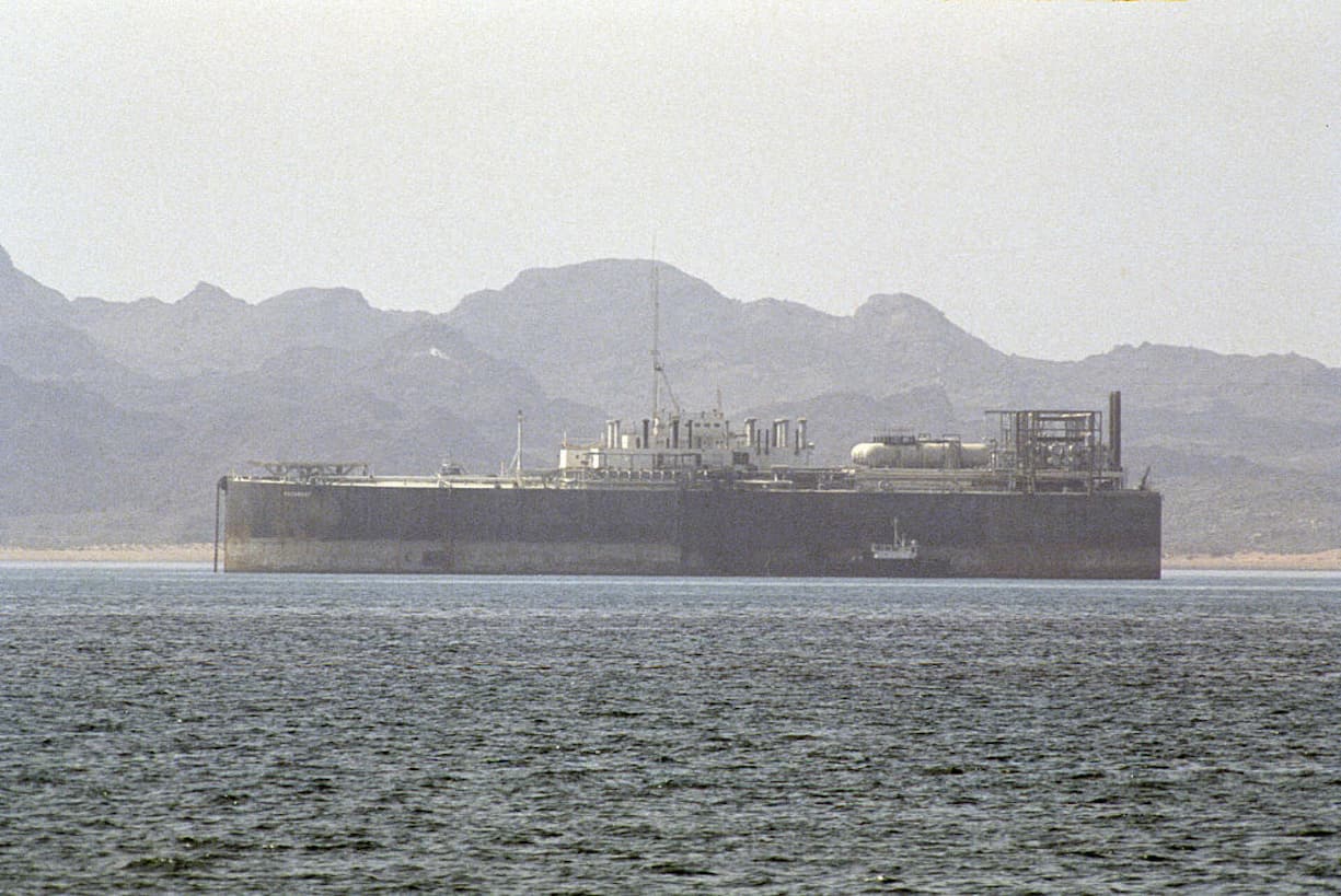 Ölsupertanker in der Straße von Hormus