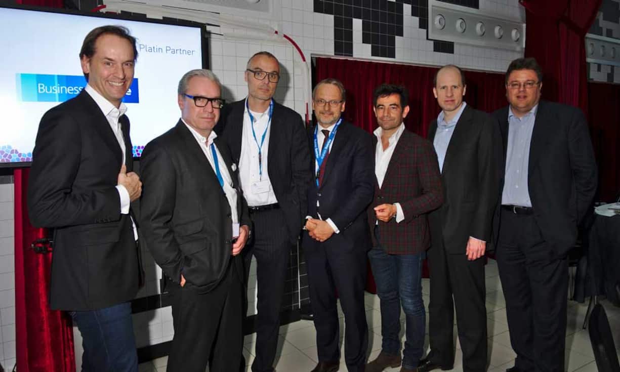 Patrick Warnking, Country Director, Google Switzerland;
Hanspeter Kipfer, Country Leader, Oracle Schweiz;
Markus Naef, CCO, Sunrise Communications AG;
Thomas D. Meyer, Country Managing Director, Accenture Schweiz;
Schoscho Rufener, Veranstalter digital economic forum;
Nick Bostrom, Professor, Philosophische Fakultät Oxford University;
Oliver Stoldt, Veranstalter digital economic forum