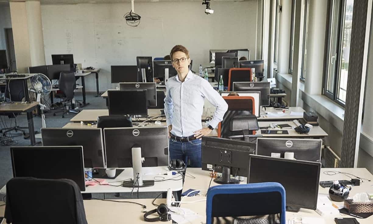 Die Datenakrobaten:Georg Polzer, Mitgründer und Ceo Teralytics, ZürichFirmen, die aus Datenmengen neue Businessmodelle entwickeln, sind gut im Geschäft. So auch das ETH-Spin-off Teralytics. Polzer führt ein Team von 50 Mitarbeitenden mit Büros in New York, Singapur und Zürich, 2015 wurde er von «Forbes» zu den «30 under 30 – Rising Stars of Enterprise Technology» gezählt.