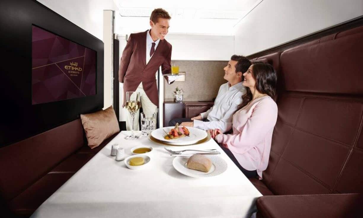 Fürs leibliche Wohl sorgt ein persönlicher Butler, der sein Handwerk in der Londoner Savoy Butler Academy erlernt hat. Bilder: Etihad