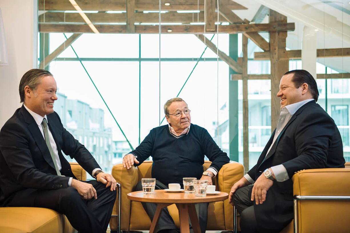 Wolfgang Marguerre (M.) uns seine Soehne Frederic (l.) und Tobias