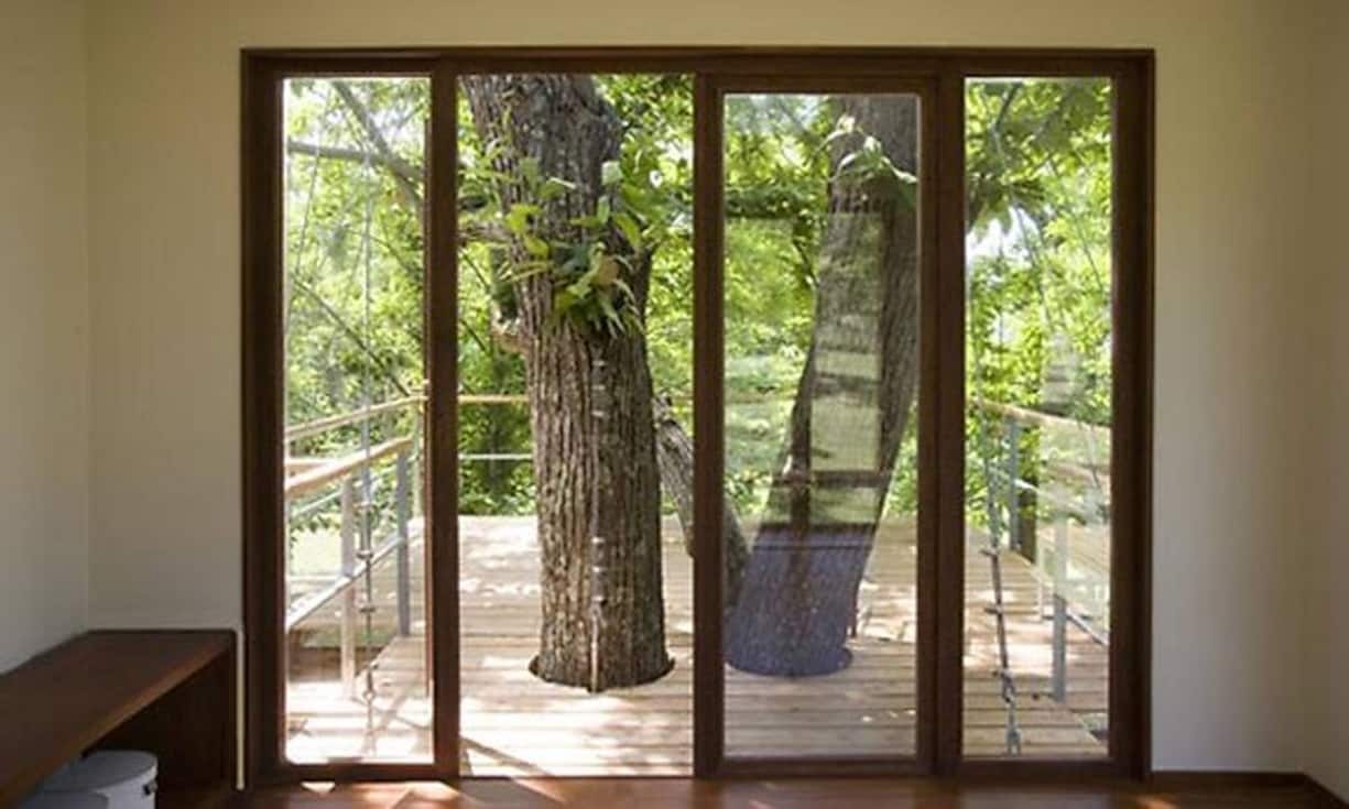 Der Innenraum ist geprägt durch seien quadratischen Grundriss, die schlichten Wandflächen, und den geöltem Jatobá-Massivholzboden.Nico Marzial