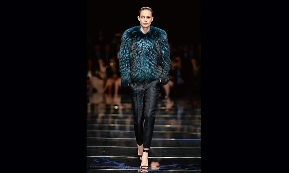 Hugo Boss: Warum nicht einmal Hosen statt ein Ballkleid, vor allem wenn sie so raffiniert kombiniert werden wie bei Hugo Boss? Alle Teile aus der Shanghai Winterkollektion 2013/14. Ab 389 Franken.