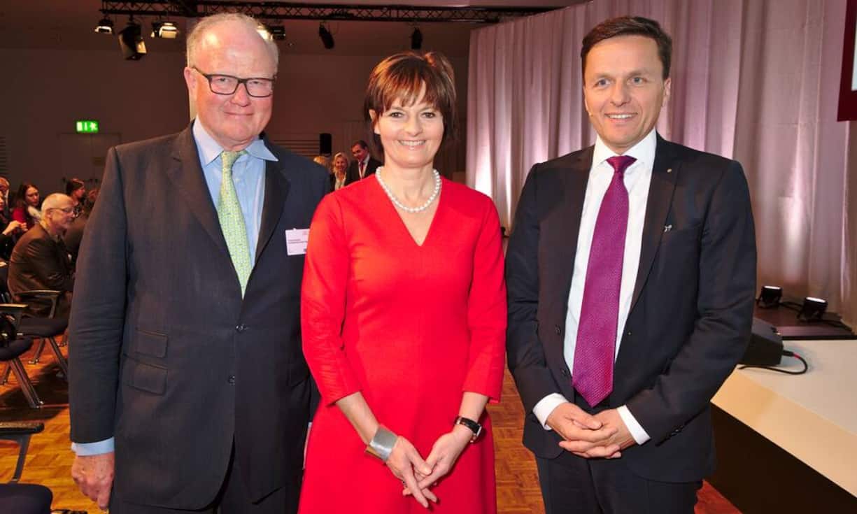 Thomas Staehelin, VR, S-GE;
Ruth Metzler-Arnold, Präsidentin, S-GE;
Andreas Gerber, Leiter KMU-Geschäft, Credit Suisse AG