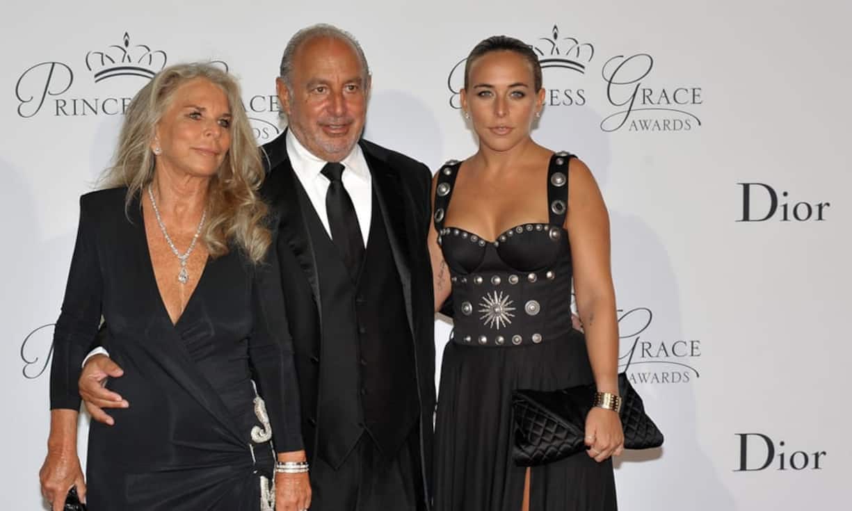 Platz 5: Sir Philip Green Philip Green hat 15 Jahre damit verbracht, ein Einzelhandelsimperium aufzubauen, zu dem unter anderem die Marken Topshop und Burton gehören. Heute zählt der 63-jährige Brite mit einem Vermögen von 5,2 Milliarden Dollar zu den reichsten der Welt - ganz ohne erfolgreich studiert zu haben. Stattdessen verliess Green mit 15 Jahren die Schule.