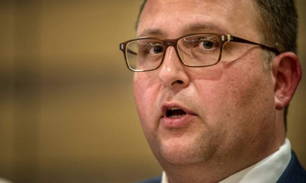 Die italienische Schweiz ist seit 1999 nicht mehr im Bundesrat vertreten. Das könnte sich dank Norman Gobbi (TI) ändern. Gobbi ist ein Platz auf dem Ticket beinahe sicher, weil er als einziger Kandidat aus der italienischen Sprachregion angetreten ist. Der zu SVP übergetretene Lega-Politiker machte im Sommer von sich reden, als er wegen der zunehmenden Zahl von Flüchtlingen eine Schliessung der Tessiner Grenze forderte.Bilder: Keystone