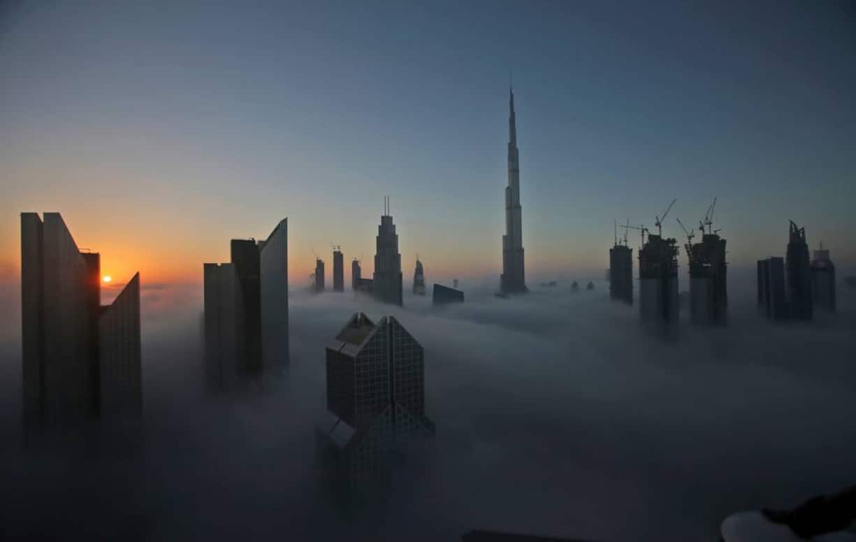 9. Burj Khalifa in Dubai: 1,5 Milliarden Dollar
Mit 828 Metern ist der Burj Khalifa der höchste Wolkenkratzer der Welt. Dass der 2010 eröffnete Turm in der Rangliste nicht weiter oben steht, mag überraschen. Niedrige Arbeitskosten und eine eher funktionale Architektur dürften geholfen haben, den Preis tief zu halten.