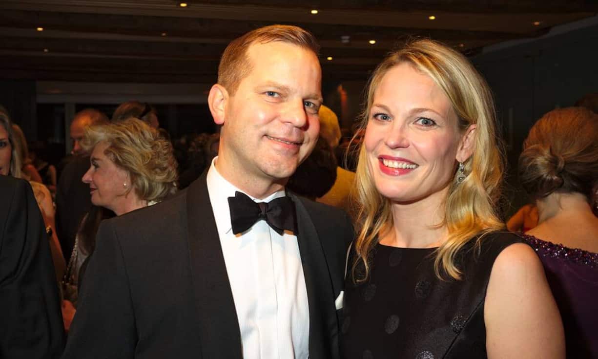 L. Mattias Johnson, Rechtsanwalt, FRORIEP;
Jenny Johnson