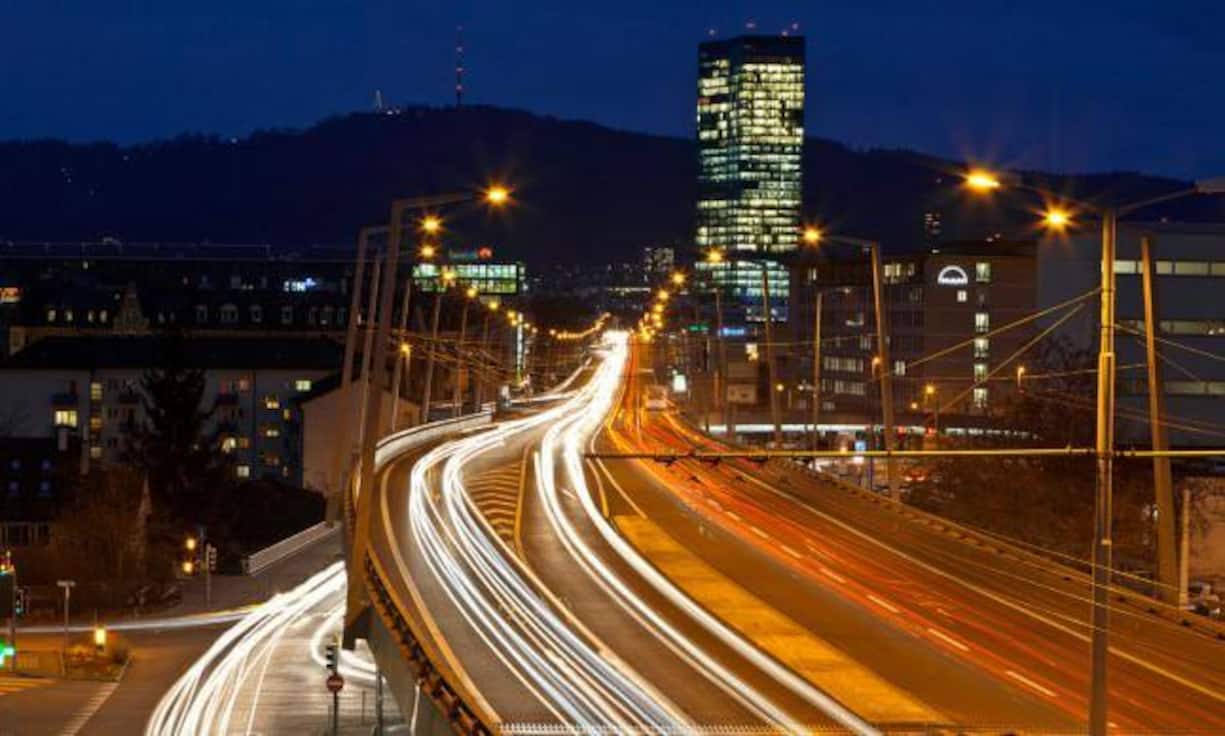 Schweiz: Mit Zürich und Genf verfügt die Schweiz über zwei Hubs, auch die Bitcoin-Technologie in Zug verspricht viel. Für die Schweiz als Fintech-Standord sprechen der grosse Finanzplatz, die Rechtssicherheit und die Innovationskraft. Allerdings gibt es bei der Regulierung noch offene Wünsche und die Unterstützung durch die Regierung ist gering.