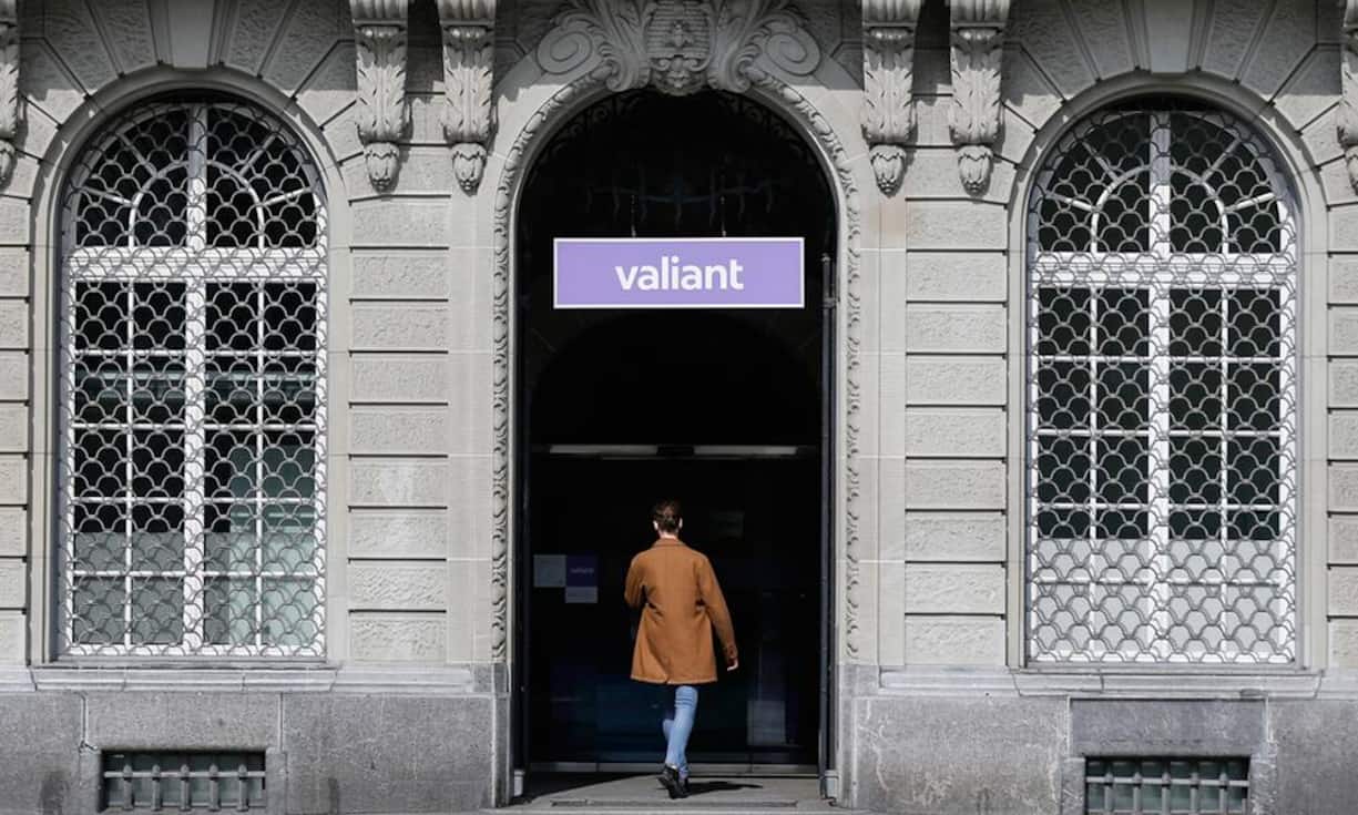 Banken regionalDen ersten Platz in der Kategorie Regionalbanken sichert sich die Valiant. Die Berner präsentieren sympathisch und bieten günstige Konditionen. Auf 0,65 Prozent beläuft sich die geschätzte Gesamtkostenquote. Das erstaunt die Jury, weil die Bank im Internet 1,25 Prozent für ein Standardportfolio verlangt.