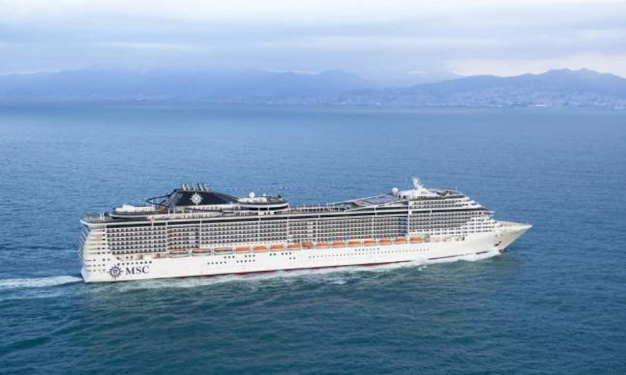 Platz 9: MSC Preziosa. Auch den 9.Platz teilen sich zwei Schiffe der Reederei MSC: Die Preziosa (Bild) und die Divina. Erstere umfasst eine Bruttoraumzahl von 139'072 und bietet Platz für 3'502 Passagiere. Auch der Glamour-Faktor kommt bei der Preziosa nicht zu kurz. Das merken die Passagiere spätestens beim Betreten der mit Swarovski-Kristallen verzierten Treppe.MSC