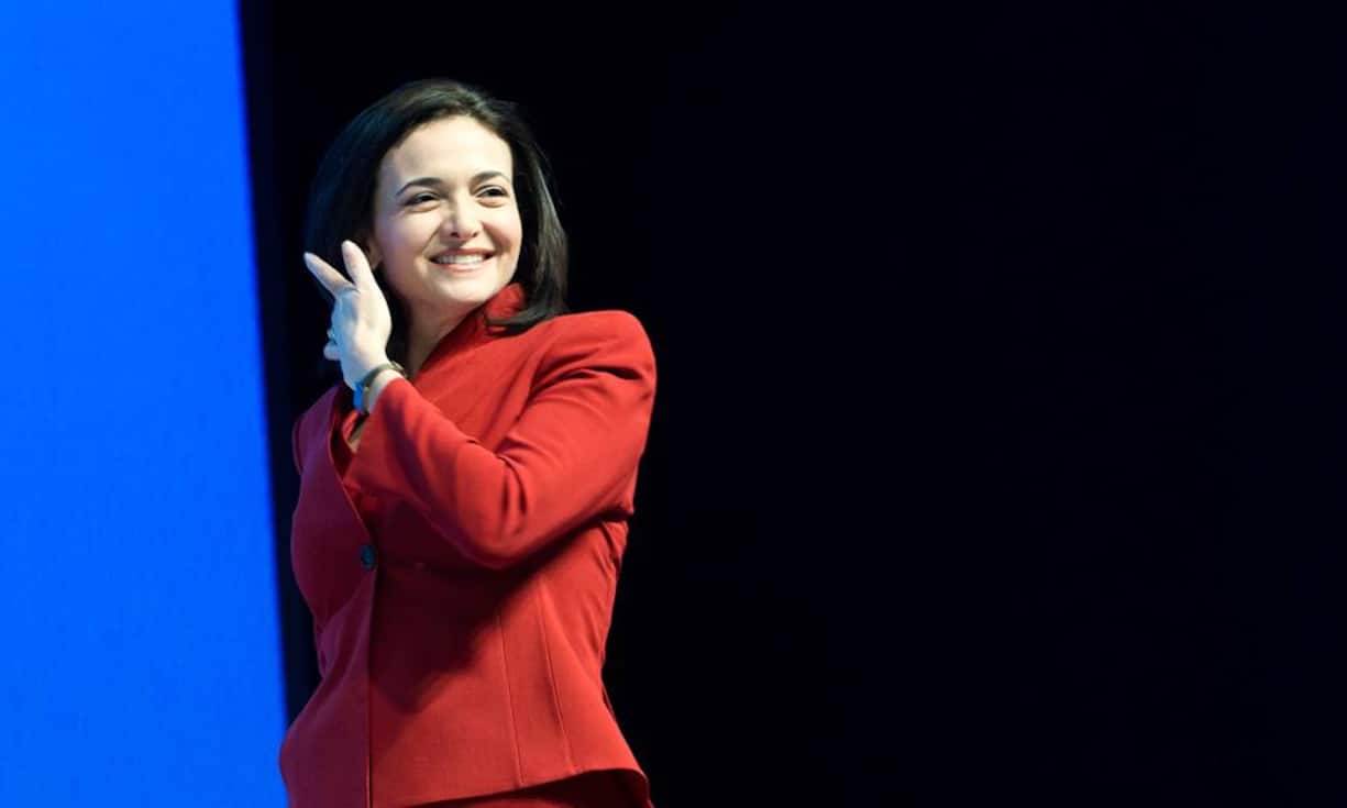 Im Alter von 25 Jahren machte Sheryl Sandberg ihren Master-Abschluss an der Harvard Business School. Später wurde sie Geschäftsführerin von Facebook.