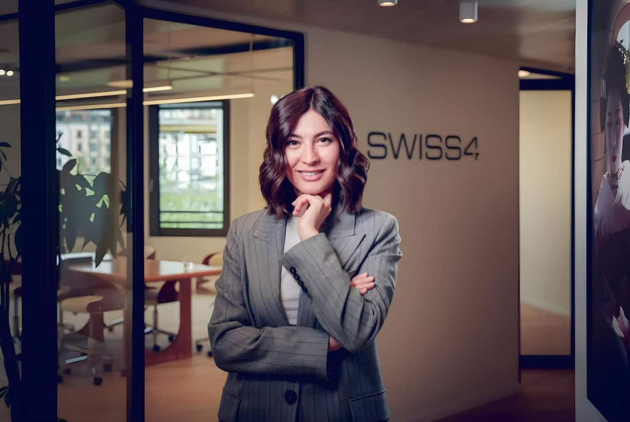Zhina Asmaei, CEO und Mitgründerin von Swiss4, setzte nicht auf Masse, sondern auf Mass Affluents und scheiterte nach weniger als einem Jahr.