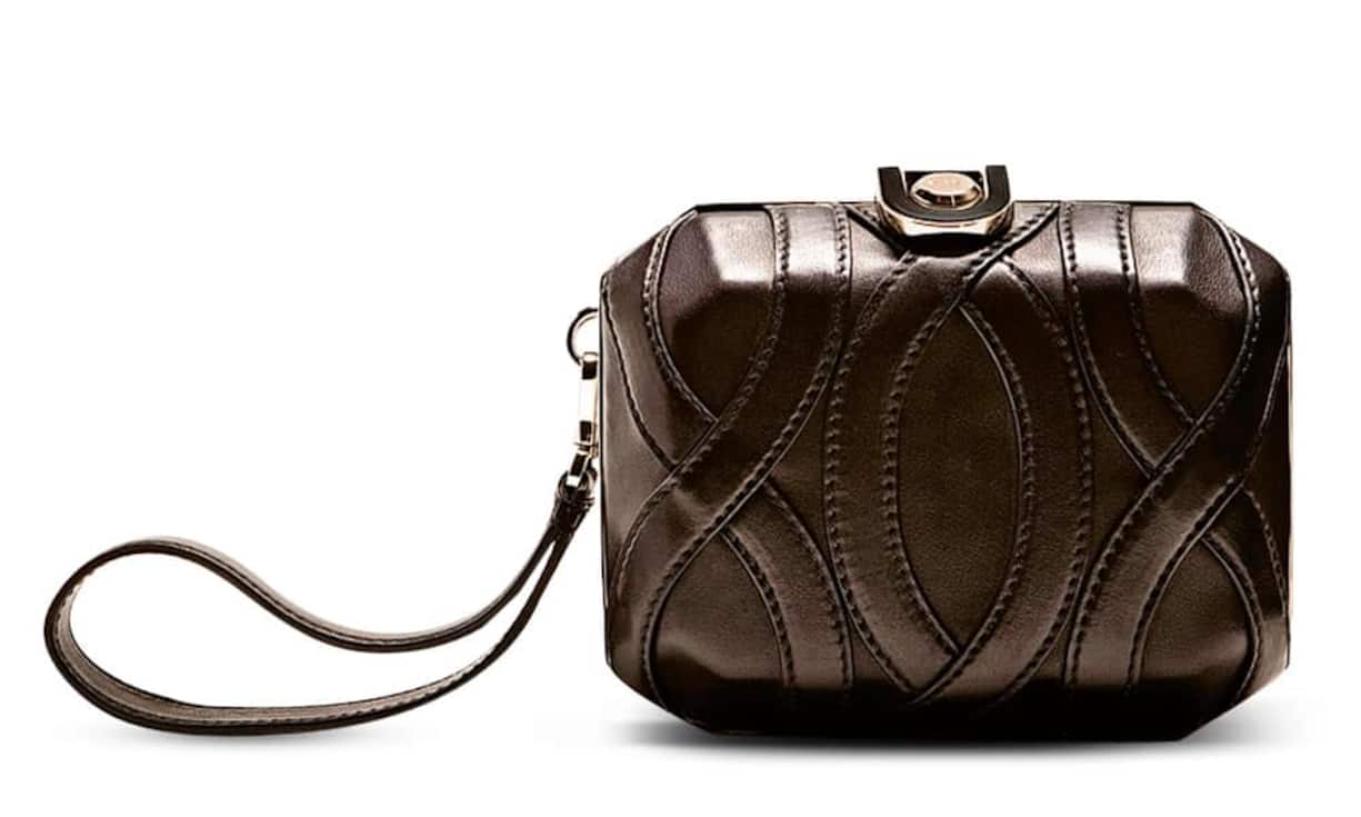 Bally: Der Clutch Persis liegt gut in der Hand, bietet Platz für Unentbehrliches und sieht erst noch toll aus. 1295 Franken.