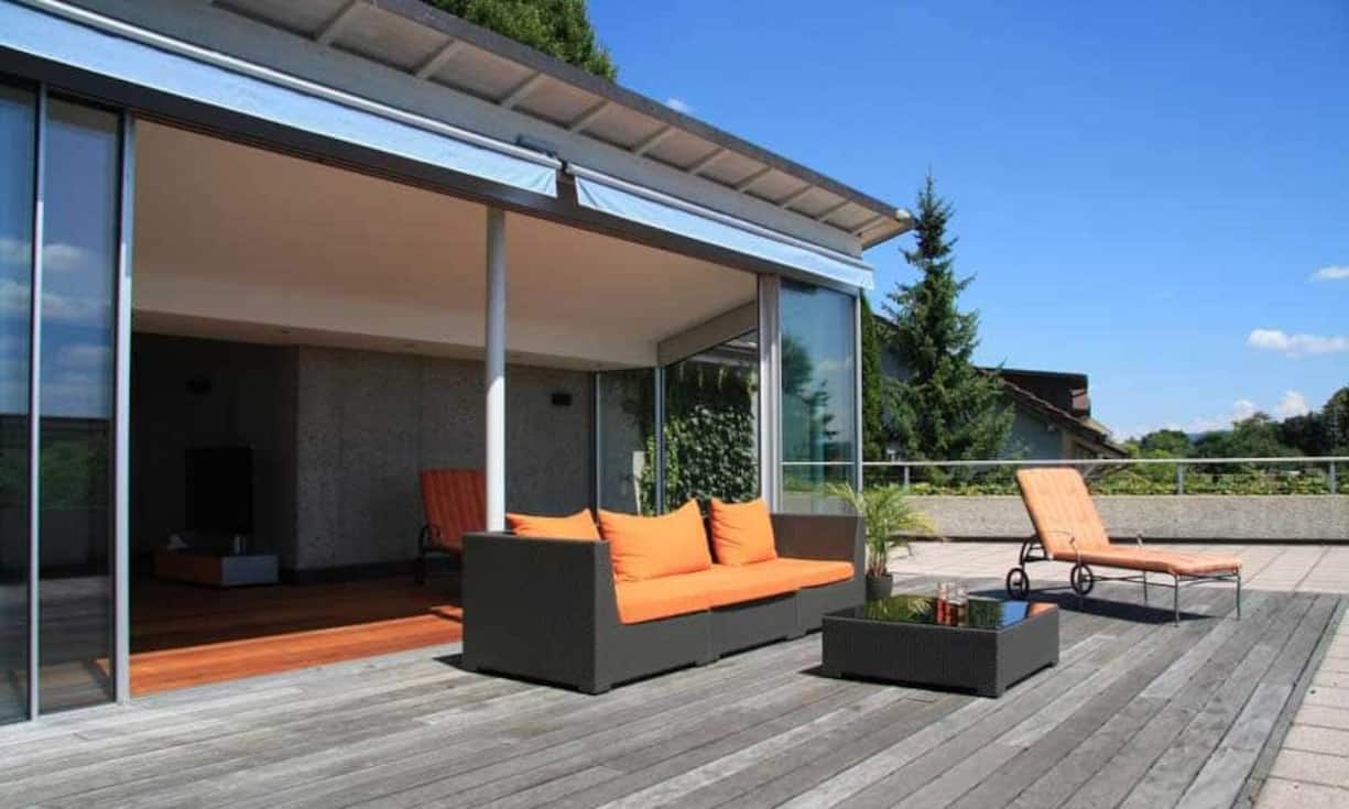 Gesamthaft verteilen sich 6,5 Zimmer und 4 Badezimmer im Anwesen.