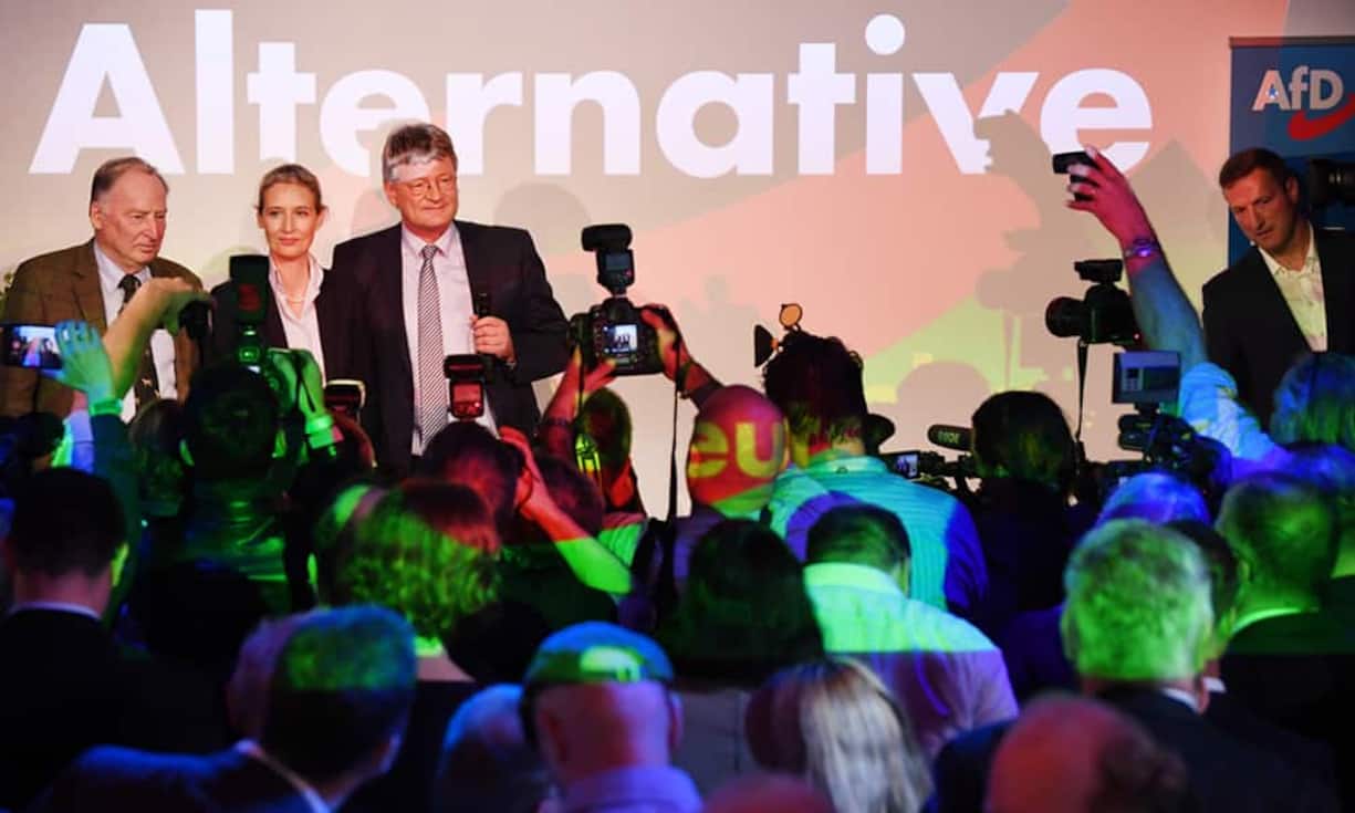 «Wir werden sie jagen», gab Gauland das Ziel in Richtung der neuen Regierung vor. «Wir werden uns unser Land und unser Volk zurückholen». Gauland dürfte besonders freuen, dass er seiner Ex-Partei CDU rund eine Millionen Wählerstimmen abtrünnig machen konnte.
