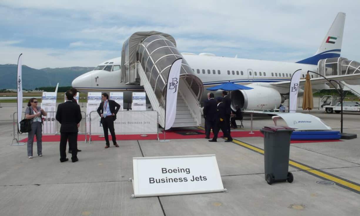 Wer in einem Boeing Business Jet zur Arbeit fliegt, muss bestimmt nicht am Hungertuch nagen.
