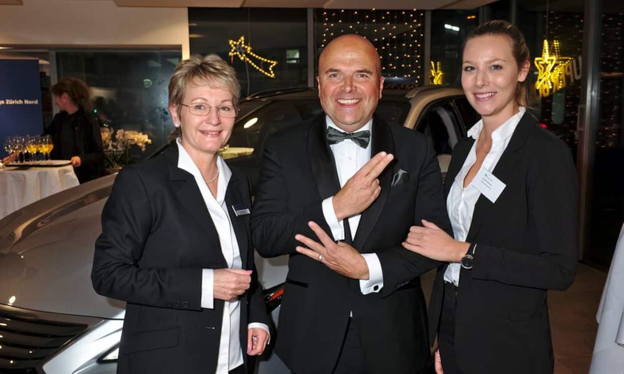 Die Gastgeber:
Karin Walder, Leiterin Marketing, Garage Emil Frey AG Zürich Nord;
Christof Reutlinger, Direktor, Garage Emil Frey AG Zürich Nord;
Larissa Ronsiek, Event Mangerin, HSG Alumni