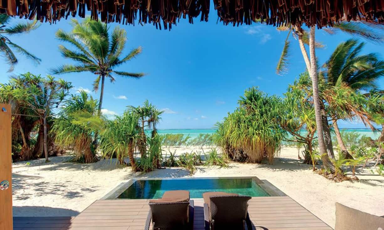 Jede Villa hat einen direkten Zugang zum Strand und einen eigenen Pool.