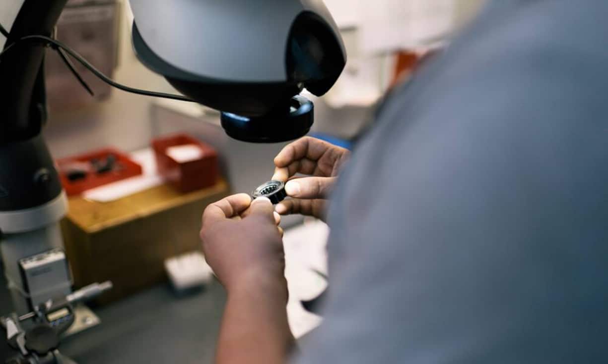 Appenzell Innerrhoden: Familie Hans HuberDie Börse gibt, die Börse nimmt – zurzeit gilt Ersteres für das Portfolio der Huwa, wo die Familie des SFS-Gründers Hans Huber ihre Beteiligungen am Rheintaler Technologieunternehmen von 27,6 Prozent sowie die Anteile an Coltene, Gurit, Schlatter und Huber + Suhner bündelt. Der Buchwert aller Beteiligungen liegt bei 1 Milliarde Franken. Ihr Vermögen summiert sich auf 1 bis 1,5 Milliarden Franken.