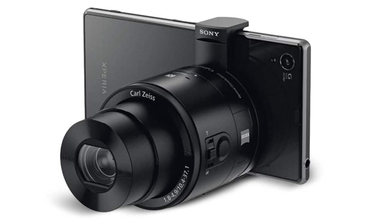 Systemkamera-Ersatz: Sonys QX10 und QX100 ähneln einem Objektiv – dabei verbirgt sich in ihrem Inneren die gleiche Technologie wie in einer vollwertigen Kamera. Die «Lens-Style Cameras» lassen sich via Near Field Communication mit Smartphones verbinden und auch daran befestigen. Ab 229 Franken.