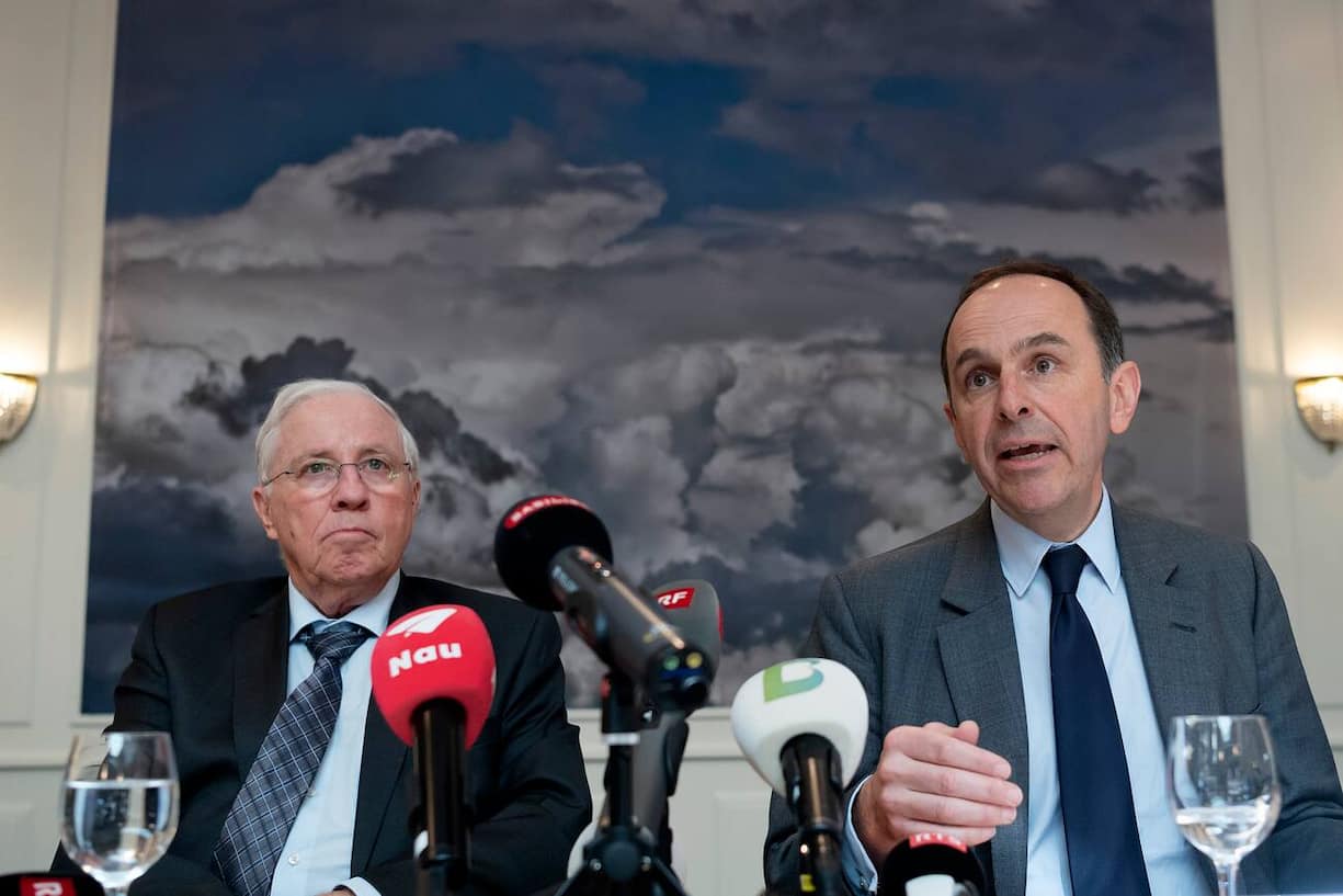Christoph Blocher (l.) und Pietro Supino, VR-Präsident der Tamedia, an der Medienkonferenz zur Übernahme der Basler Zeitung durch die Tamedia.