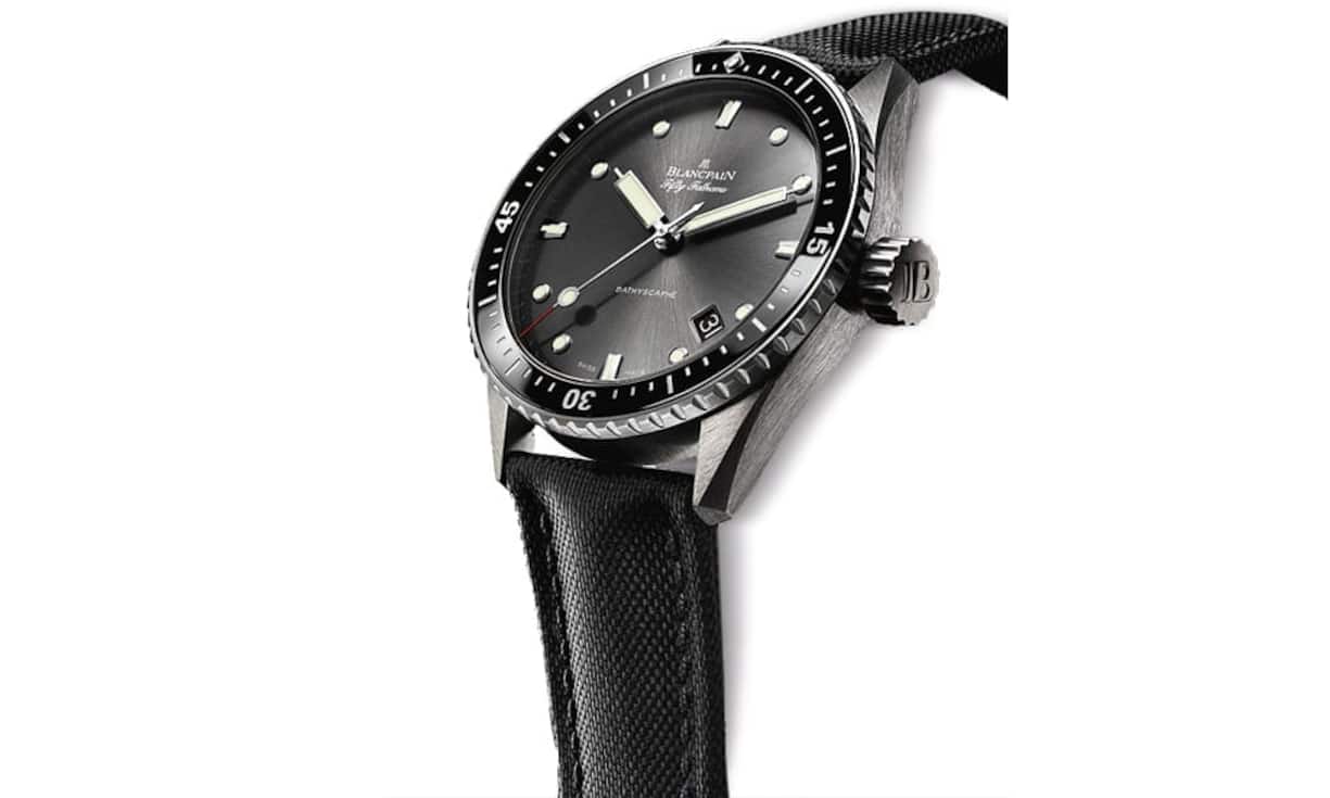 1953 entwickelte Blancpain für den Marineoffizier und Unterwasserforscher Jacques Cousteau eine Uhr. Sie war bis 50 Faden Tiefe wasserdicht und hiess Fifty Fathoms. Später kam
für Auguste Piccard die Bathyscaphe hinzu, die an der Baselworld neu vorgestellt wurde.
9800 Franken.