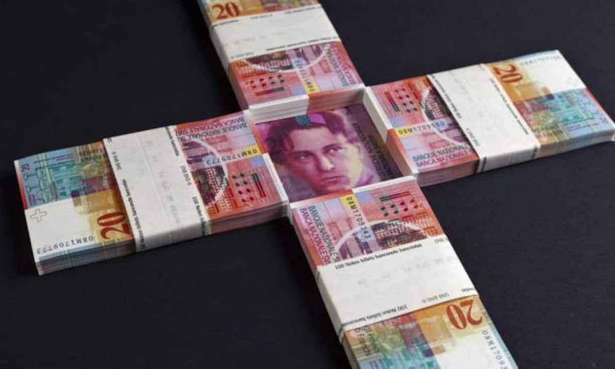 Das durchschnittliche Bruttogehalt ist seit Jahren steigend. 2010 verdiente ein Bundesbeamter im Schnitt 6'000 Franken weniger als 2014. Dazu kommt: «Zum Teil schwankende Lohnelemente wie Leistungsprämien und Zulagen sind im Bruttolohn nicht enthalten», wie es im jüngsten Personalbericht des Bundes heisst.