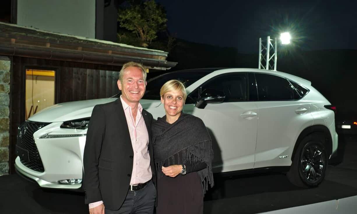 Ralf Kugler, PR Manager, Lexus Schweiz;
Katja Thürlemann, Leiterin Sponsoring, Notenstein Privatbank;
Vor dem neuen Lexus NX
Bilder:Markus Senn