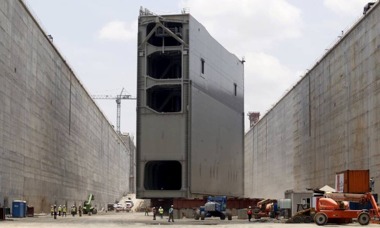 Die Erweiterung des Panamakanals wurde im Juni der Öffentlichkeit bekanntgegeben, 102 Jahre nachdem die Wasserstrasse erstmals in Betrieb genommen wurde. Die Verdreifachung der Kanalkapazität kostete 5,4 Milliarden Dollar und benötigte etwa 40‘000 Arbeiter. Reuters