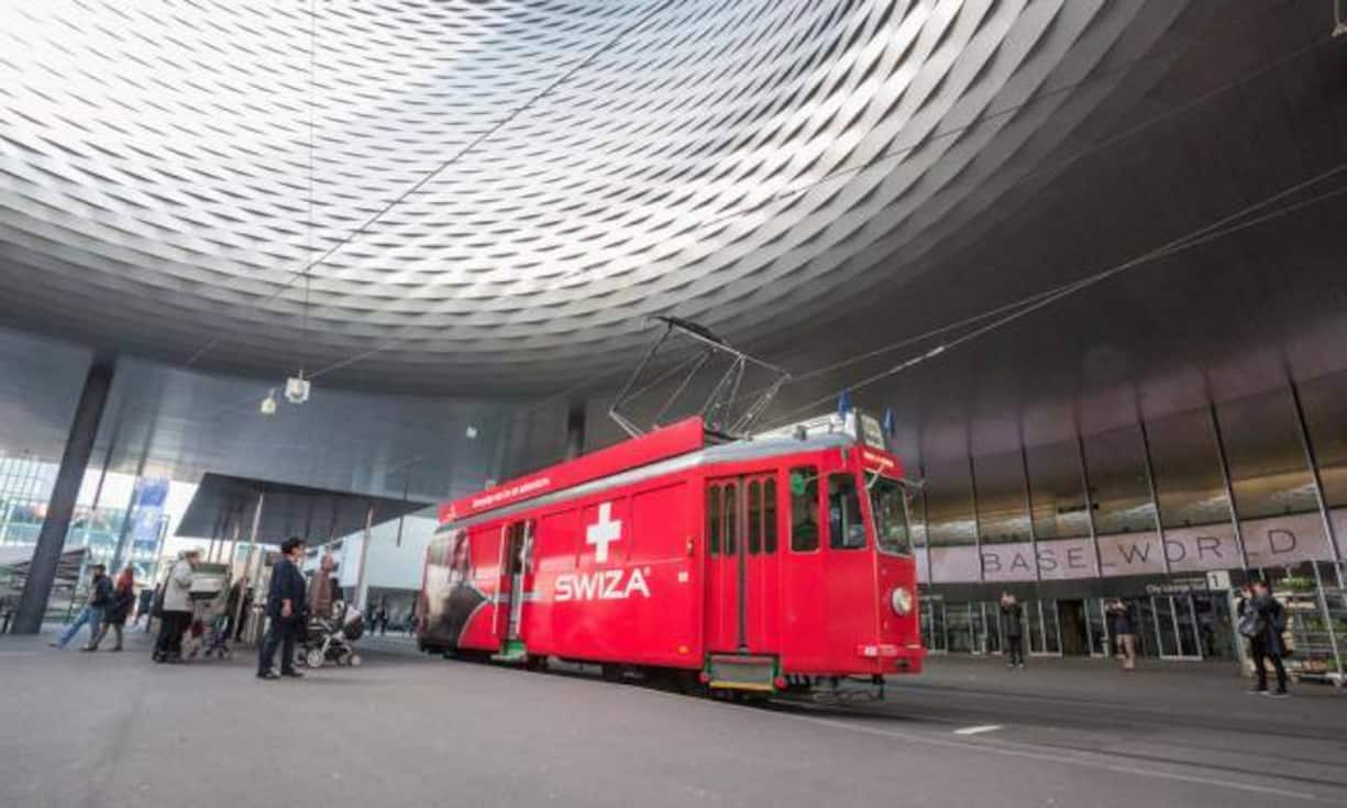 Auch der rollende Stand von Swiza macht Halt am Messeplatz.