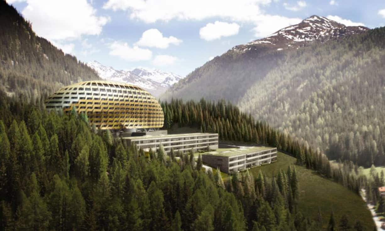 Malerisch gelegen am Fusse des Flüelapasses bietet das Intercontinental Davos den Hotelgästen einen einzigartigen Blick über den Davosersee und die Bündner Alpen. (Bilder: stillipark.ch)