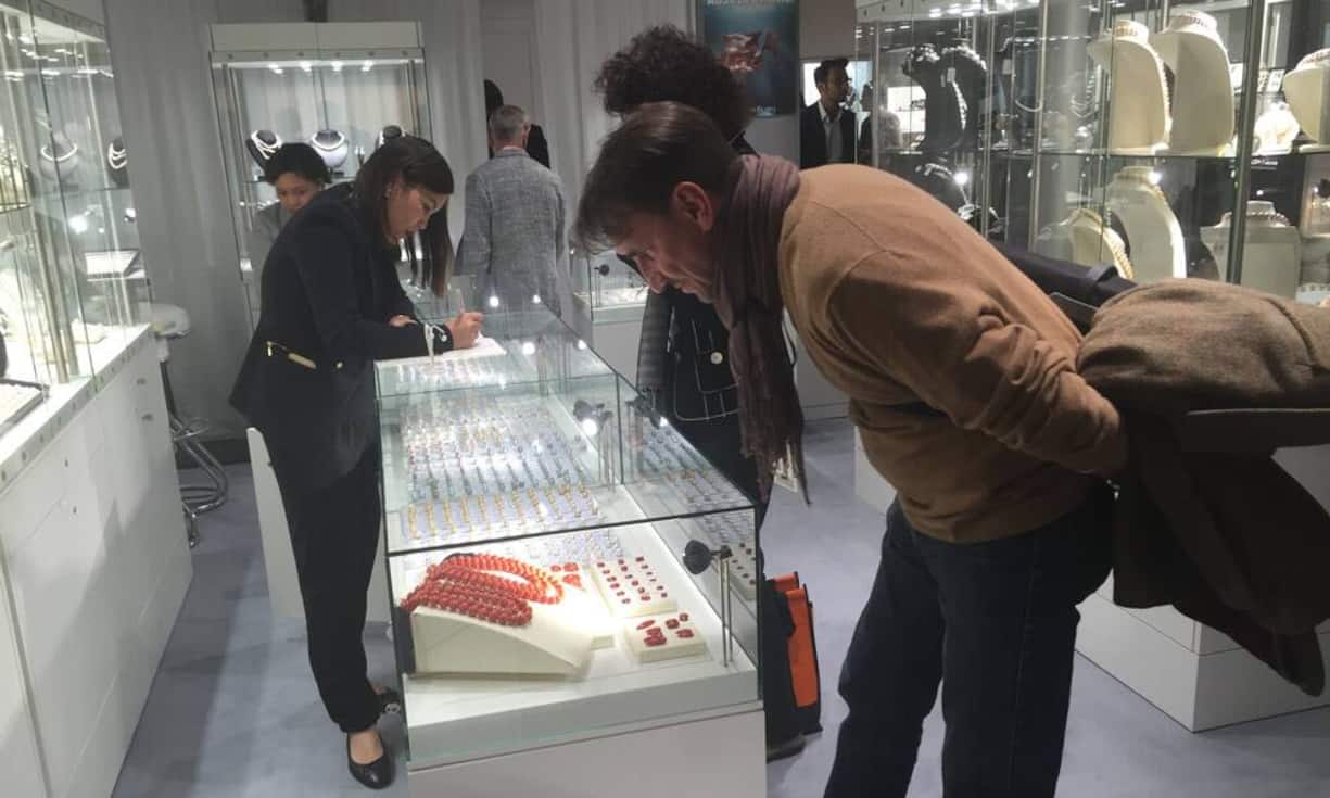 Kleine Schmuckhändler haben an der Messe ebenso ihren Platz, wie...