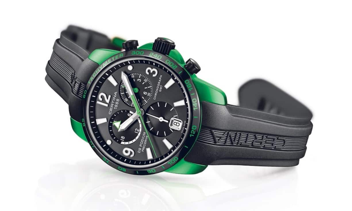 Certina DS Podium GMT: Das Gehäuse (42 Millimeter) der GMT Aluminium ist halb so schwer wie ein vergleichbares Case aus Titan. Und Alu lässt sich farbig eloxieren, beispielsweise in Certina-Grün. Für den Antrieb sorgt das ETA-Precidrive-Quarzwerk mit zweiter Zeitzone. Als Ergänzung der Kollektion gibt es den Chronograph auch mit rotem Gehäuse. Preis: 660 Franken