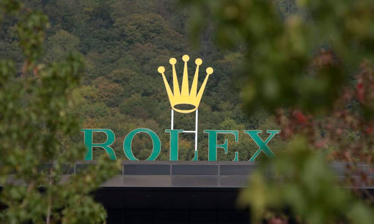 Platz 5: Rolex Erneut steigert Rolex den Markenwert und findet sich in diesem Jahr in den Top 5. Grund dafür ist eine konsequente Führung der Marke, die dank Tradition und Qualität ein begehrenswertes Statussymbol bleibt. Dazu gehört auch die Formel-1-Präsenz. Mit dem nationalen Tennisidol Li Na als Markenbotschafterin konnte sich Rolex im schwieriger werdenden chinesischen Markt behaupten. (7'211 Mio. Fr. / + 9%)