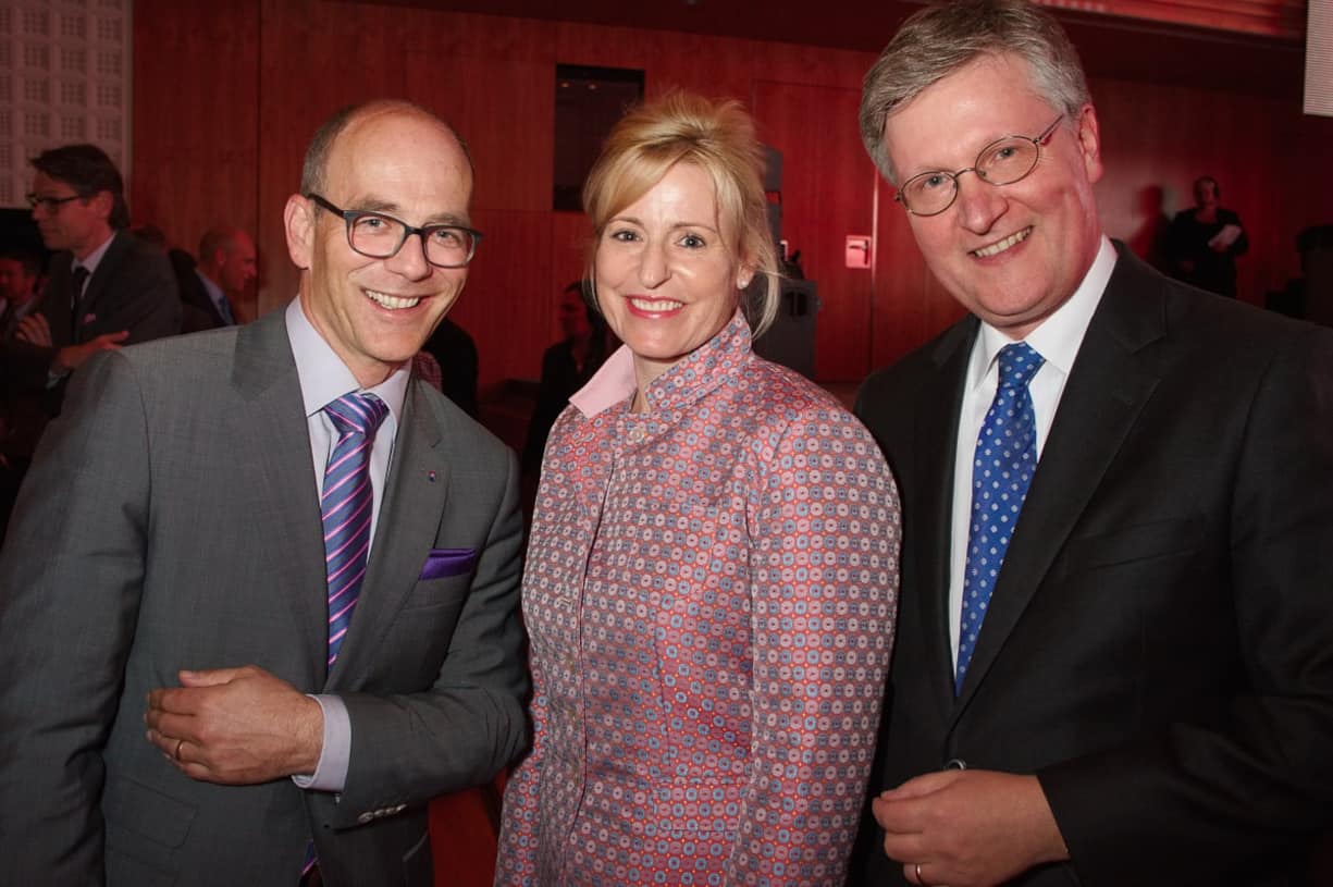 Roger Wüthrich-Hasenböhler, Leiter KMU, Swisscom;  Brigitte Breisacher, Unternehmensleiterin, Alpnach Norm-Schrankelemente AG; Bruno Chiomento, CEO, EY