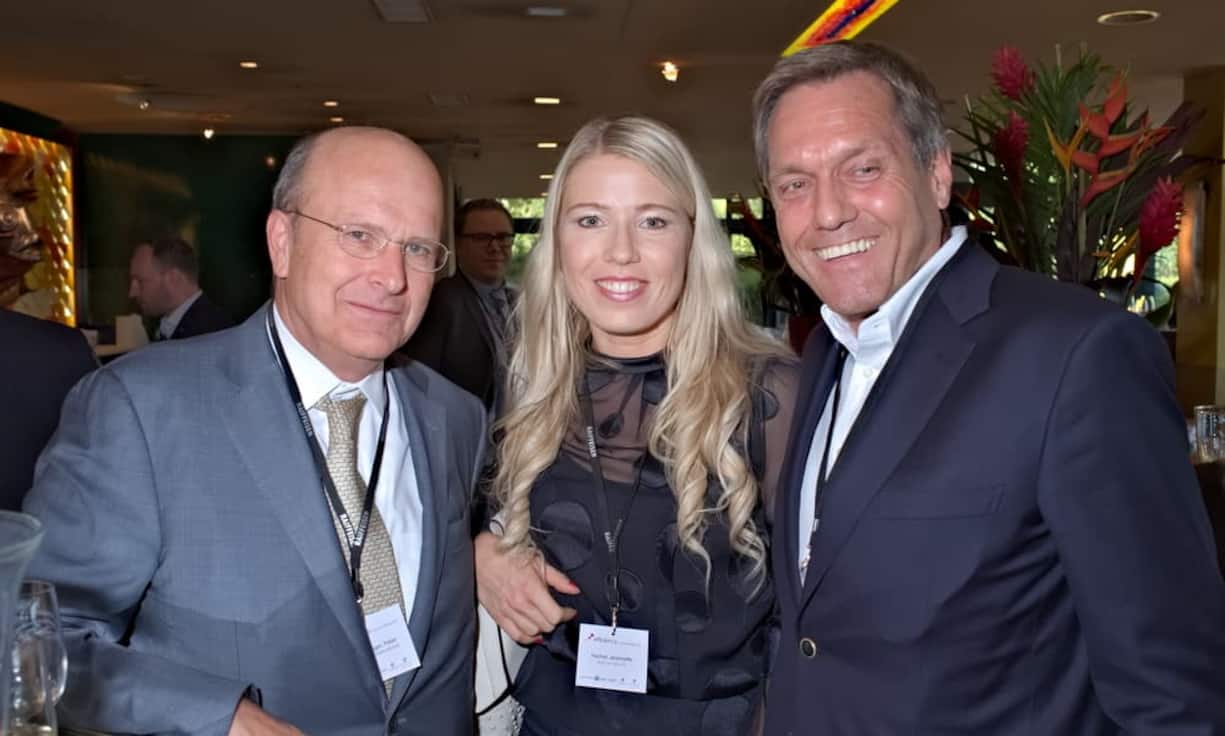 Peter Baltensberger, Partner, Egon Zehnder International;
Jeannette Fischer, Relationship Manager, Bank von Roll AG;
Ralph Sauser, CEO, Bank von Roll AG