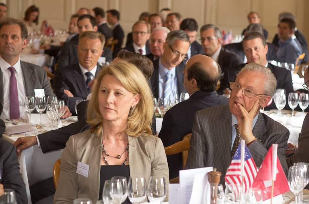 vollbesetzter Saal im Zunfthaus zur Meisen