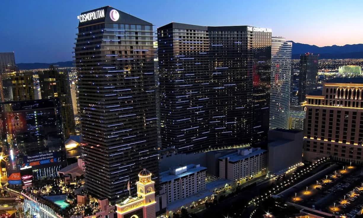 Platz 8: The Cosmopolitan, Las Vegas — 4,1 Milliarden DollarDas Cosmopoliton ist das teuerste amerikanische Kasino-Resort. Es besteht aus zwei Türmen, die 3000 Zimmer bieten, sowie dem Marquee Nightclub, einem der erfolgreichsten Clubs der USA. Allen McGregor/Wikimedia/CC