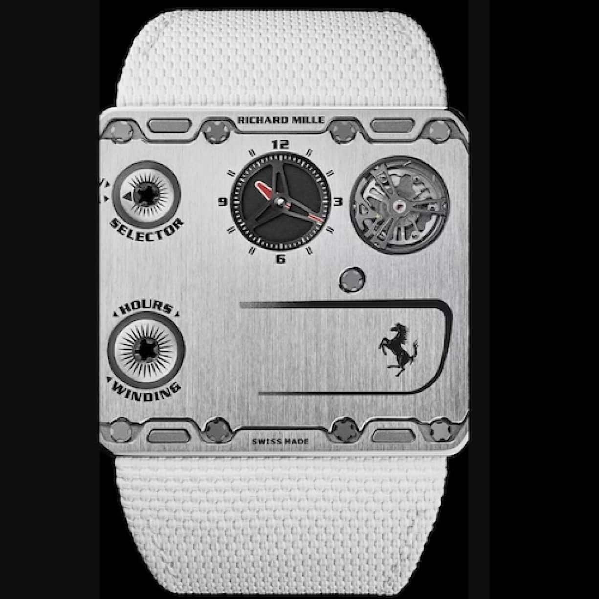 Das Gehäuse der ultraflachen RM UP-01 Ferrari von Richard Mille ist aus Titan Grade 5 gefertigt. Ebenso die Hauptplatine, die Brücken und die dreiarmige Unruh.