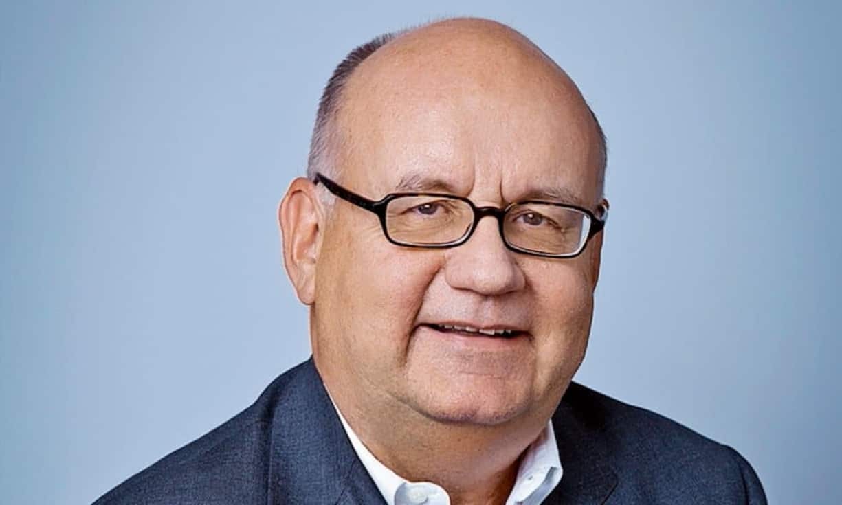 Urs Heller:Als Chefredaktor beim «Gault Millau» macht er Spitzenköche zu Starköchen, rückt Newcomer ins Rampenlicht, krönt Fünfsternehotels und Sommeliers.