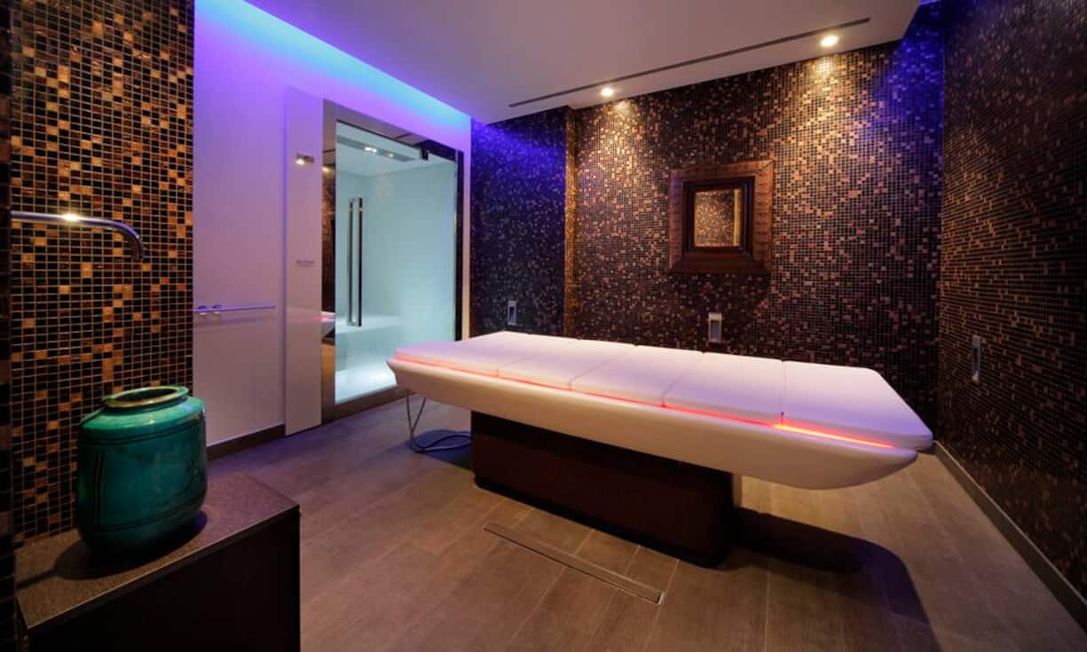 Platz 1 in der Kategorie «Die besten Spas für Selbstoptimierer»: Palace Merano im Südtirol.
König der Detox-Kuren und Gesundheitstempel ist aber der Meraner Palast im Südtirol. Das Gesundheitsangebot ist herausragend (zehn von zehn Punkten), der Stil grandios (zehn von zehn Punkten). Bilder: ZVG