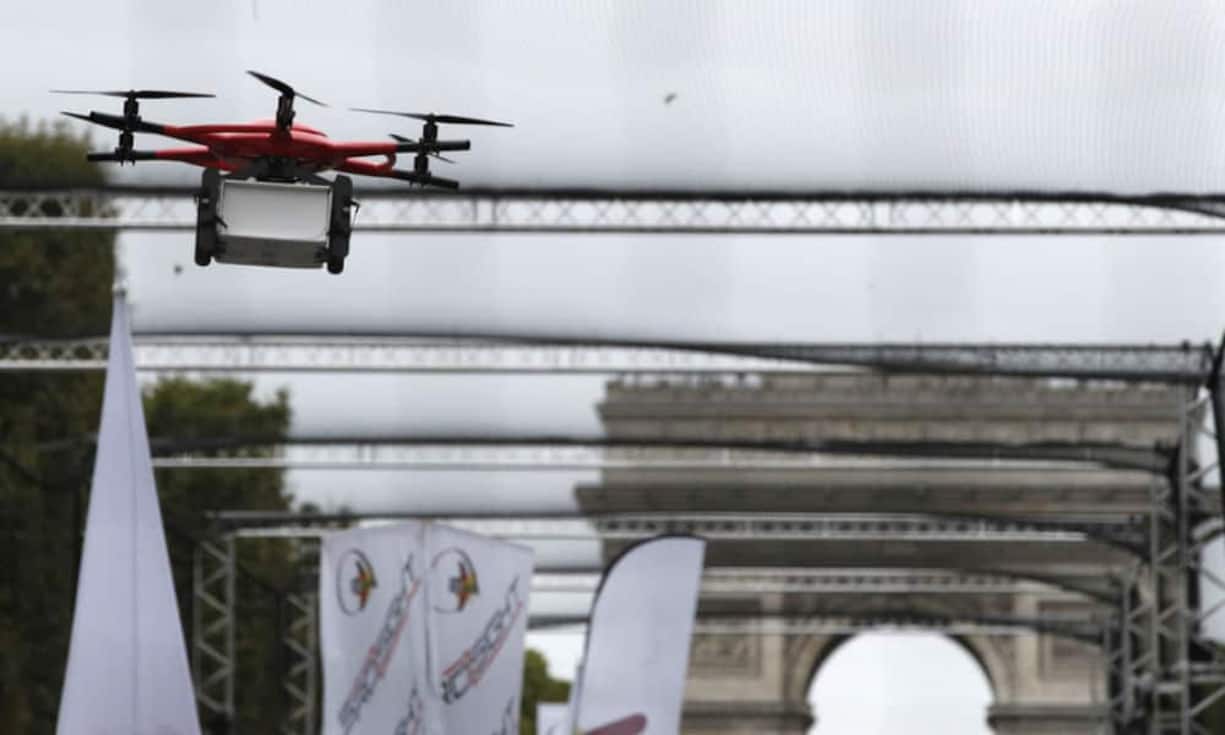 Normalerweise dürfen Drohnen die französische Hauptstadt nicht überfliegen, Ausnahmen sind strikt geregelt.