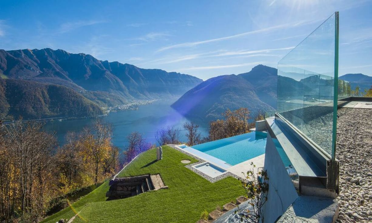 Diese 8.5 Zimmer Villa bringt Luxus und Natur unter einen Hut.
Preis: 10‘000‘000.- Quelle und Bilder: Engel & Völkers