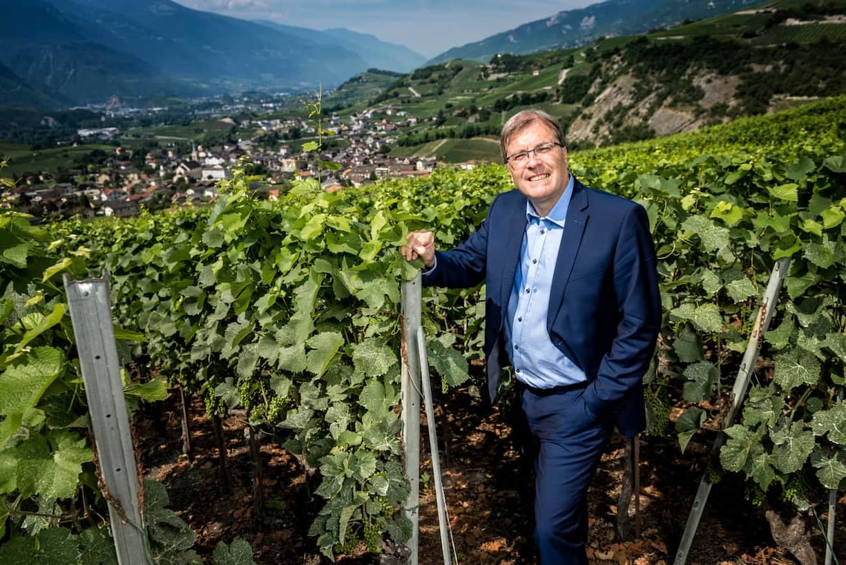 Der Walliser CVP-Staatsrat Jean-Michel Cina wird am 1. Mai 2017 neuer Praesident der SRG. Aufgenommen am 11.07.2016 in Salgesch. (KEYSTONE/Remo Naegeli)