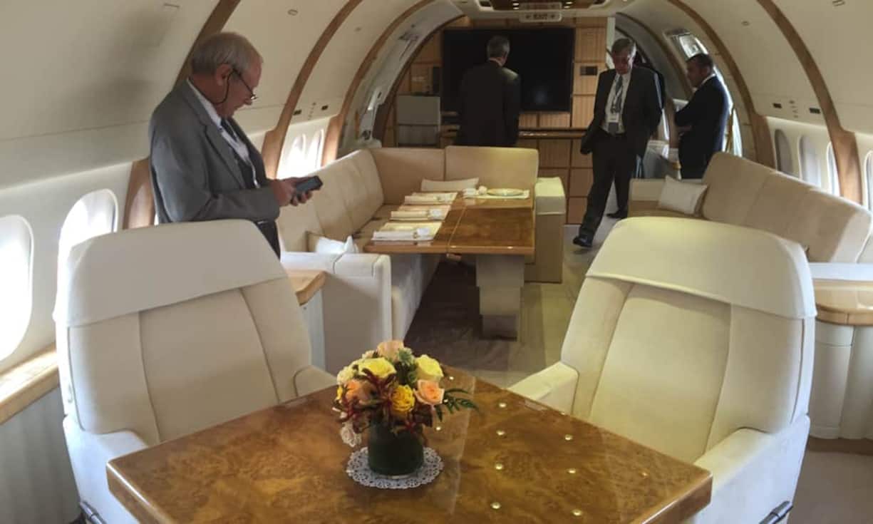 Innen gibt es einen Salon...